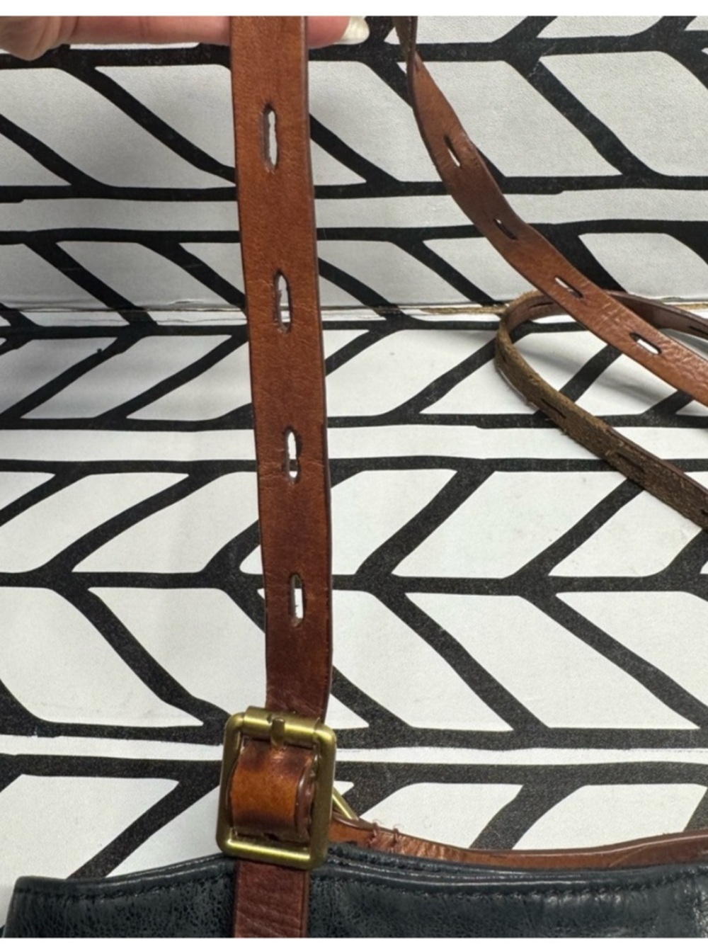 HOBO Brand Lennon Bag - Picture 3 of 5